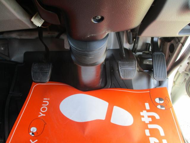 ダイナトラック ３トン　新明和　アームロール　全低床　ツインホイスト　ＭＴ　４ナンバー　リモコン坂道発進補助装置　左電格ミラー　５速ＭＴ　新明和ダンプ　３トンダンプ　ダンプ　中古　中古車　中古ダンプ　３トン車　２トンベース　３トンアームロール　ミッション　マニュアル　リモコン（40枚目）