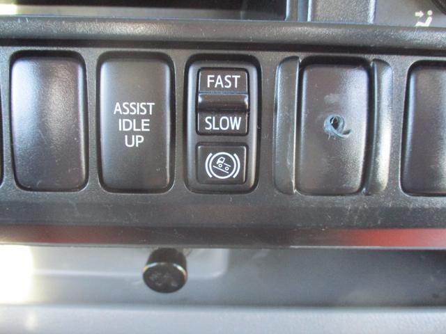 ダイナトラック ３トン　新明和　アームロール　全低床　ツインホイスト　ＭＴ　４ナンバー　リモコン坂道発進補助装置　左電格ミラー　５速ＭＴ　新明和ダンプ　３トンダンプ　ダンプ　中古　中古車　中古ダンプ　３トン車　２トンベース　３トンアームロール　ミッション　マニュアル　リモコン（43枚目）