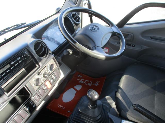 ダイナトラック ３トン　新明和　アームロール　全低床　ツインホイスト　ＭＴ　４ナンバー　リモコン坂道発進補助装置　左電格ミラー　５速ＭＴ　新明和ダンプ　３トンダンプ　ダンプ　中古　中古車　中古ダンプ　３トン車　２トンベース　３トンアームロール　ミッション　マニュアル　リモコン（46枚目）