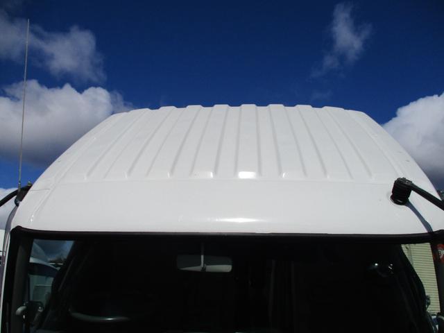 ファイター ２．３トン　２．９３トン吊り　古河ユニック　４段クレーン　フックイン　６速ＭＴ　荷寸５１０／２１０／２０　ベッド　坂道発進補助装置　左電格ミラー　荷台塗装　メッキパーツ　作業灯　タイヤ灯　アウトリガー　４トンベース　４トン車　４トン平　平　平車　ＭＴ（15枚目）