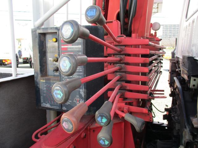 ファイター ２．３トン　２．９３トン吊り　古河ユニック　４段クレーン　フックイン　６速ＭＴ　荷寸５１０／２１０／２０　ベッド　坂道発進補助装置　左電格ミラー　荷台塗装　メッキパーツ　作業灯　タイヤ灯　アウトリガー　４トンベース　４トン車　４トン平　平　平車　ＭＴ（27枚目）