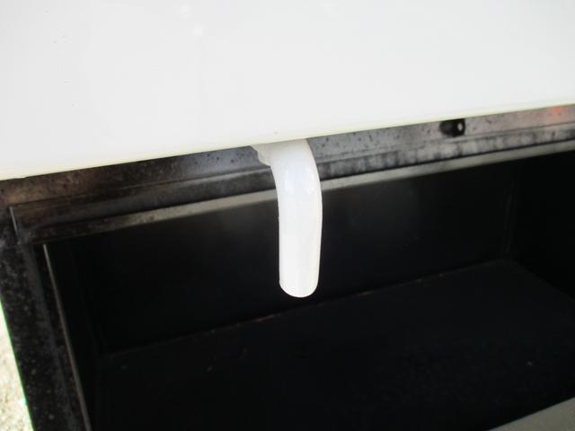 ファイター ２．３トン　２．９３トン吊り　古河ユニック　４段クレーン　フックイン　６速ＭＴ　荷寸５１０／２１０／２０　ベッド　坂道発進補助装置　左電格ミラー　荷台塗装　メッキパーツ　作業灯　タイヤ灯　アウトリガー　４トンベース　４トン車　４トン平　平　平車　ＭＴ（39枚目）