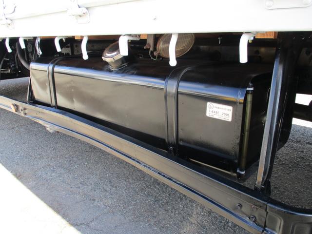 ファイター ２．３トン　２．９３トン吊り　古河ユニック　４段クレーン　フックイン　６速ＭＴ　荷寸５１０／２１０／２０　ベッド　坂道発進補助装置　左電格ミラー　荷台塗装　メッキパーツ　作業灯　タイヤ灯　アウトリガー　４トンベース　４トン車　４トン平　平　平車　ＭＴ（40枚目）