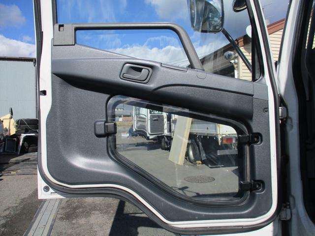 ファイター ２．３トン　２．９３トン吊り　古河ユニック　４段クレーン　フックイン　６速ＭＴ　荷寸５１０／２１０／２０　ベッド　坂道発進補助装置　左電格ミラー　荷台塗装　メッキパーツ　作業灯　タイヤ灯　アウトリガー　４トンベース　４トン車　４トン平　平　平車　ＭＴ（50枚目）