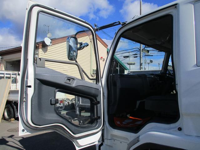 ファイター ２．３トン　２．９３トン吊り　古河ユニック　４段クレーン　フックイン　６速ＭＴ　荷寸５１０／２１０／２０　ベッド　坂道発進補助装置　左電格ミラー　荷台塗装　メッキパーツ　作業灯　タイヤ灯　アウトリガー　４トンベース　４トン車　４トン平　平　平車　ＭＴ（52枚目）