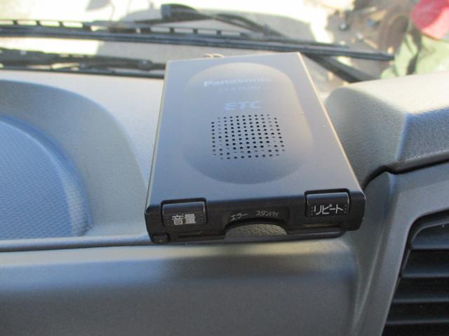 ファイター ２．３トン　２．９３トン吊り　古河ユニック　４段クレーン　フックイン　６速ＭＴ　荷寸５１０／２１０／２０　ベッド　坂道発進補助装置　左電格ミラー　荷台塗装　メッキパーツ　作業灯　タイヤ灯　アウトリガー　４トンベース　４トン車　４トン平　平　平車　ＭＴ（59枚目）