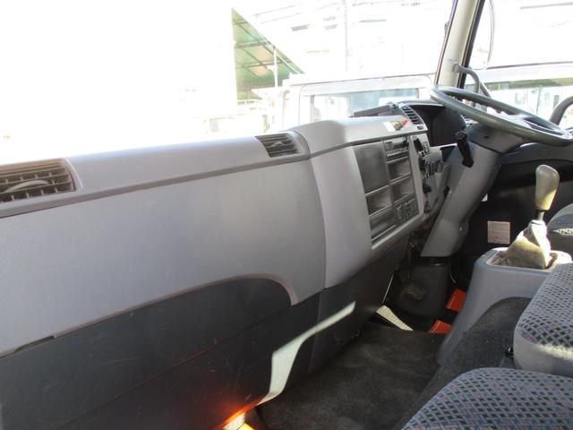 ファイター ２．３トン　２．９３トン吊り　古河ユニック　４段クレーン　フックイン　６速ＭＴ　荷寸５１０／２１０／２０　ベッド　坂道発進補助装置　左電格ミラー　荷台塗装　メッキパーツ　作業灯　タイヤ灯　アウトリガー　４トンベース　４トン車　４トン平　平　平車　ＭＴ（66枚目）