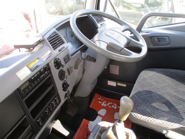 ファイター ２．３トン　２．９３トン吊り　古河ユニック　４段クレーン　フックイン　６速ＭＴ　荷寸５１０／２１０／２０　ベッド　坂道発進補助装置　左電格ミラー　荷台塗装　メッキパーツ　作業灯　タイヤ灯　アウトリガー　４トンベース　４トン車　４トン平　平　平車　ＭＴ（67枚目）