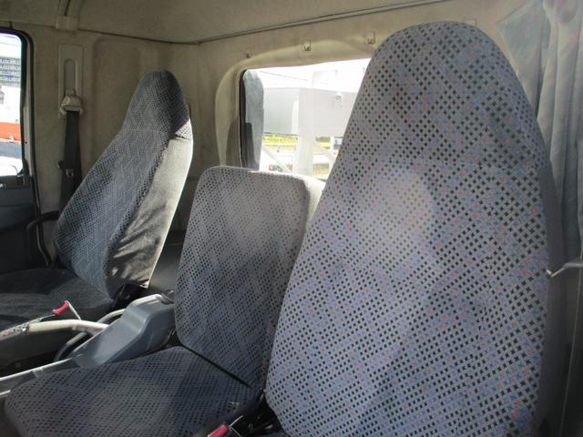 ファイター ２．３トン　２．９３トン吊り　古河ユニック　４段クレーン　フックイン　６速ＭＴ　荷寸５１０／２１０／２０　ベッド　坂道発進補助装置　左電格ミラー　荷台塗装　メッキパーツ　作業灯　タイヤ灯　アウトリガー　４トンベース　４トン車　４トン平　平　平車　ＭＴ（68枚目）