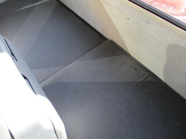 ファイター ２．３トン　２．９３トン吊り　古河ユニック　４段クレーン　フックイン　６速ＭＴ　荷寸５１０／２１０／２０　ベッド　坂道発進補助装置　左電格ミラー　荷台塗装　メッキパーツ　作業灯　タイヤ灯　アウトリガー　４トンベース　４トン車　４トン平　平　平車　ＭＴ（70枚目）