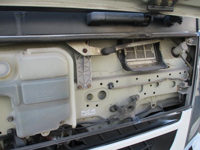 ファイター ２．３トン　２．９３トン吊り　古河ユニック　４段クレーン　フックイン　６速ＭＴ　荷寸５１０／２１０／２０　ベッド　坂道発進補助装置　左電格ミラー　荷台塗装　メッキパーツ　作業灯　タイヤ灯　アウトリガー　４トンベース　４トン車　４トン平　平　平車　ＭＴ（77枚目）