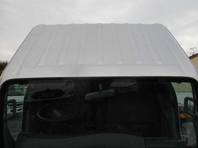 エルフトラック １．５トン　標準　平　ＡＴ　全低床　荷寸３１１－１６０－３８　４ナンバー　ロープフック　アイドリングストップ　レベライザー　地上高：８４ｃｍ　平車　平ボディ　標準平　４ＪＪ１　シルバー　オートマチック車　２トン車　２トンベース　２トン　２トン平　１１０馬力　架装（8枚目）