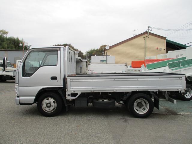 エルフトラック １．５トン　標準　平　ＡＴ　全低床　荷寸３１１－１６０－３８　４ナンバー　ロープフック　アイドリングストップ　レベライザー　地上高：８４ｃｍ　平車　平ボディ　標準平　４ＪＪ１　シルバー　オートマチック車　２トン車　２トンベース　２トン　２トン平　１１０馬力　架装（9枚目）