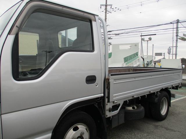 エルフトラック １．５トン　標準　平　ＡＴ　全低床　荷寸３１１－１６０－３８　４ナンバー　ロープフック　アイドリングストップ　レベライザー　地上高：８４ｃｍ　平車　平ボディ　標準平　４ＪＪ１　シルバー　オートマチック車　２トン車　２トンベース　２トン　２トン平　１１０馬力　架装（12枚目）