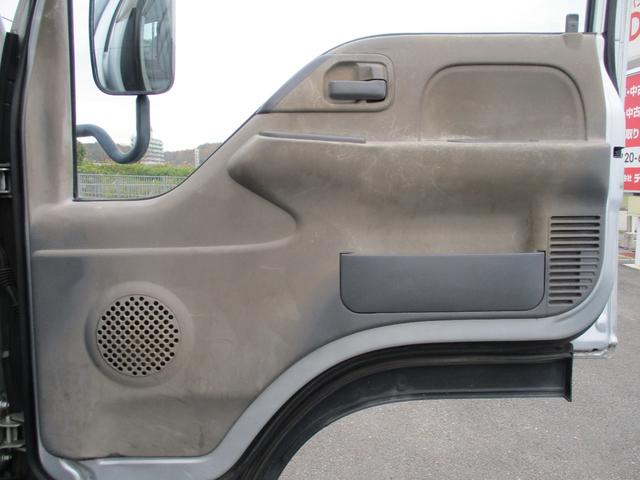 エルフトラック １．５トン　標準　平　ＡＴ　全低床　荷寸３１１－１６０－３８　４ナンバー　ロープフック　アイドリングストップ　レベライザー　地上高：８４ｃｍ　平車　平ボディ　標準平　４ＪＪ１　シルバー　オートマチック車　２トン車　２トンベース　２トン　２トン平　１１０馬力　架装（33枚目）