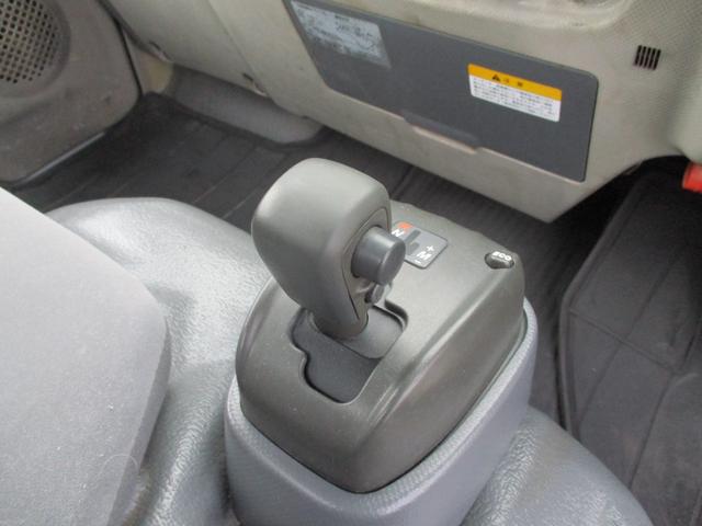 エルフトラック １．５トン　標準　平　ＡＴ　全低床　荷寸３１１－１６０－３８　４ナンバー　ロープフック　アイドリングストップ　レベライザー　地上高：８４ｃｍ　平車　平ボディ　標準平　４ＪＪ１　シルバー　オートマチック車　２トン車　２トンベース　２トン　２トン平　１１０馬力　架装（35枚目）