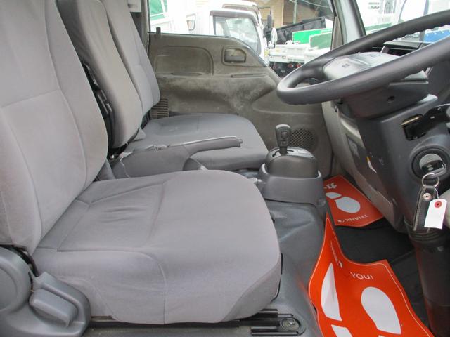 エルフトラック １．５トン　標準　平　ＡＴ　全低床　荷寸３１１－１６０－３８　４ナンバー　ロープフック　アイドリングストップ　レベライザー　地上高：８４ｃｍ　平車　平ボディ　標準平　４ＪＪ１　シルバー　オートマチック車　２トン車　２トンベース　２トン　２トン平　１１０馬力　架装（43枚目）