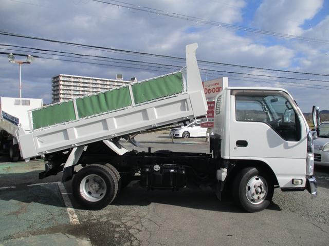 エルフトラック ２トン　強化ダンプ　新明和　高床　５速ＭＴ　コボレーン　荷寸３０４－１５９－３２　ピン加工　メッキパーツ　荷台塗装　４ナンバー　ピン　ＡＢＳ　ＡＳＲ　左電格ミラー　コボレーンシート　　坂道発進補助装置　馬力１５０馬力　レベライザー　地上高９５ｃｍ（9枚目）