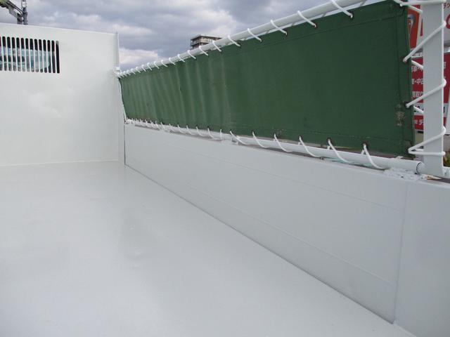 エルフトラック ２トン　強化ダンプ　新明和　高床　５速ＭＴ　コボレーン　荷寸３０４－１５９－３２　ピン加工　メッキパーツ　荷台塗装　４ナンバー　ピン　ＡＢＳ　ＡＳＲ　左電格ミラー　コボレーンシート　　坂道発進補助装置　馬力１５０馬力　レベライザー　地上高９５ｃｍ（18枚目）