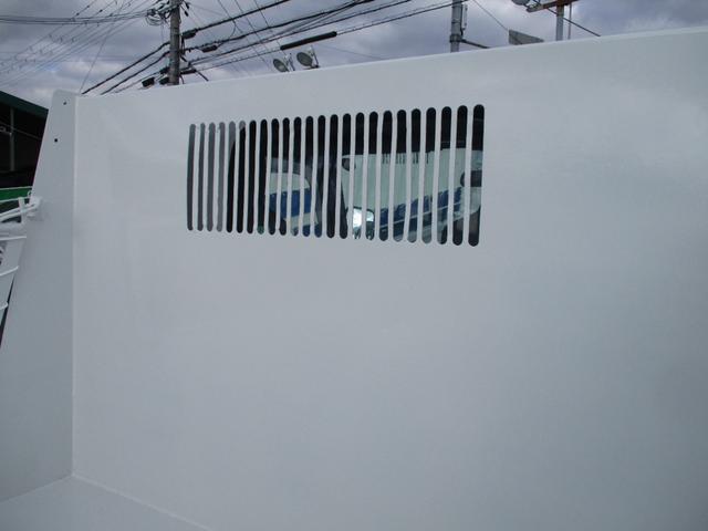 エルフトラック ２トン　強化ダンプ　新明和　高床　５速ＭＴ　コボレーン　荷寸３０４－１５９－３２　ピン加工　メッキパーツ　荷台塗装　４ナンバー　ピン　ＡＢＳ　ＡＳＲ　左電格ミラー　コボレーンシート　　坂道発進補助装置　馬力１５０馬力　レベライザー　地上高９５ｃｍ（20枚目）