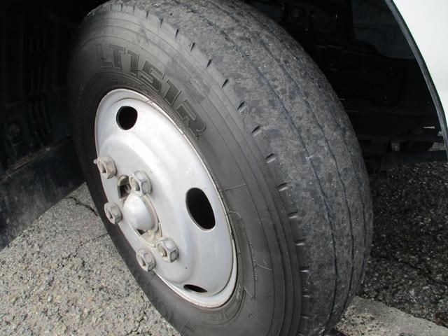 エルフトラック ２トン　強化ダンプ　新明和　高床　５速ＭＴ　コボレーン　荷寸３０４－１５９－３２　ピン加工　メッキパーツ　荷台塗装　４ナンバー　ピン　ＡＢＳ　ＡＳＲ　左電格ミラー　コボレーンシート　　坂道発進補助装置　馬力１５０馬力　レベライザー　地上高９５ｃｍ（29枚目）