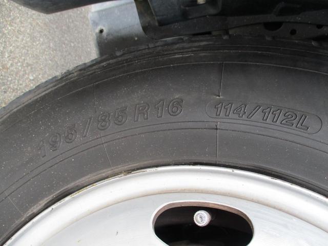 エルフトラック ２トン　強化ダンプ　新明和　高床　５速ＭＴ　コボレーン　荷寸３０４－１５９－３２　ピン加工　メッキパーツ　荷台塗装　４ナンバー　ピン　ＡＢＳ　ＡＳＲ　左電格ミラー　コボレーンシート　　坂道発進補助装置　馬力１５０馬力　レベライザー　地上高９５ｃｍ（31枚目）