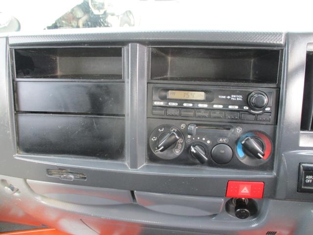 エルフトラック ２トン　強化ダンプ　新明和　高床　５速ＭＴ　コボレーン　荷寸３０４－１５９－３２　ピン加工　メッキパーツ　荷台塗装　４ナンバー　ピン　ＡＢＳ　ＡＳＲ　左電格ミラー　コボレーンシート　　坂道発進補助装置　馬力１５０馬力　レベライザー　地上高９５ｃｍ（37枚目）