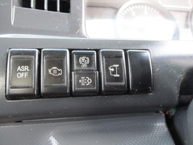 エルフトラック ２トン　強化ダンプ　新明和　高床　５速ＭＴ　コボレーン　荷寸３０４－１５９－３２　ピン加工　メッキパーツ　荷台塗装　４ナンバー　ピン　ＡＢＳ　ＡＳＲ　左電格ミラー　コボレーンシート　　坂道発進補助装置　馬力１５０馬力　レベライザー　地上高９５ｃｍ（38枚目）