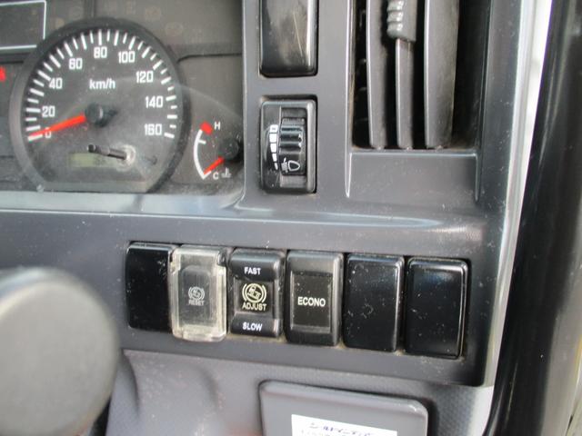 エルフトラック ２トン　強化ダンプ　新明和　高床　５速ＭＴ　コボレーン　荷寸３０４－１５９－３２　ピン加工　メッキパーツ　荷台塗装　４ナンバー　ピン　ＡＢＳ　ＡＳＲ　左電格ミラー　コボレーンシート　　坂道発進補助装置　馬力１５０馬力　レベライザー　地上高９５ｃｍ（39枚目）