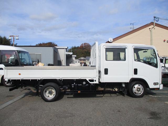 エルフトラック １．９５トン　Ｗキャブ　ロング　全低床　５ＡＴ　乗車定員６人　荷寸３２３／１７９／３８　アオリチェーン　アオリ上アルミカバー　床縞板鉄板　枕木　リアパワーウィンドウ　アイドリングストップ　２トンベース　２トン平　２トンロング　２トン　ダブルキャブ　平　平車（11枚目）