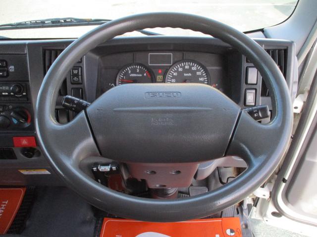 エルフトラック １．９５トン　Ｗキャブ　ロング　全低床　５ＡＴ　乗車定員６人　荷寸３２３／１７９／３８　アオリチェーン　アオリ上アルミカバー　床縞板鉄板　枕木　リアパワーウィンドウ　アイドリングストップ　２トンベース　２トン平　２トンロング　２トン　ダブルキャブ　平　平車（34枚目）