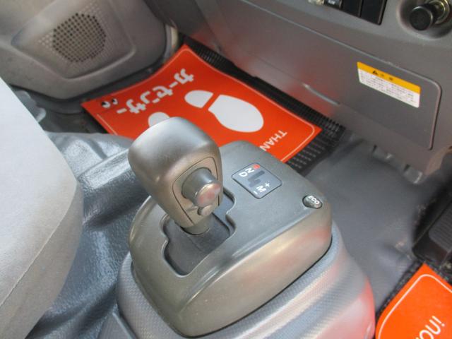 エルフトラック １．９５トン　Ｗキャブ　ロング　全低床　５ＡＴ　乗車定員６人　荷寸３２３／１７９／３８　アオリチェーン　アオリ上アルミカバー　床縞板鉄板　枕木　リアパワーウィンドウ　アイドリングストップ　２トンベース　２トン平　２トンロング　２トン　ダブルキャブ　平　平車（35枚目）