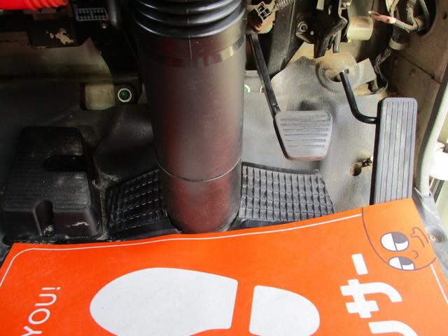 エルフトラック １．９５トン　Ｗキャブ　ロング　全低床　５ＡＴ　乗車定員６人　荷寸３２３／１７９／３８　アオリチェーン　アオリ上アルミカバー　床縞板鉄板　枕木　リアパワーウィンドウ　アイドリングストップ　２トンベース　２トン平　２トンロング　２トン　ダブルキャブ　平　平車（36枚目）