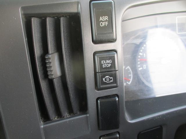 エルフトラック １．９５トン　Ｗキャブ　ロング　全低床　５ＡＴ　乗車定員６人　荷寸３２３／１７９／３８　アオリチェーン　アオリ上アルミカバー　床縞板鉄板　枕木　リアパワーウィンドウ　アイドリングストップ　２トンベース　２トン平　２トンロング　２トン　ダブルキャブ　平　平車（40枚目）