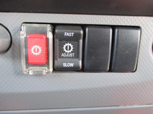 エルフトラック １．９５トン　Ｗキャブ　ロング　全低床　５ＡＴ　乗車定員６人　荷寸３２３／１７９／３８　アオリチェーン　アオリ上アルミカバー　床縞板鉄板　枕木　リアパワーウィンドウ　アイドリングストップ　２トンベース　２トン平　２トンロング　２トン　ダブルキャブ　平　平車（41枚目）