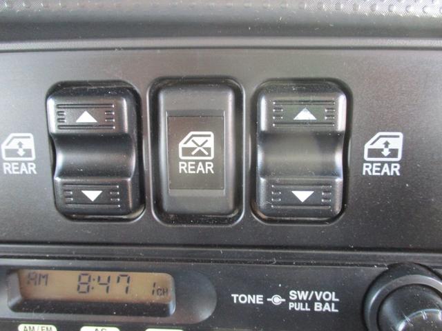 エルフトラック １．９５トン　Ｗキャブ　ロング　全低床　５ＡＴ　乗車定員６人　荷寸３２３／１７９／３８　アオリチェーン　アオリ上アルミカバー　床縞板鉄板　枕木　リアパワーウィンドウ　アイドリングストップ　２トンベース　２トン平　２トンロング　２トン　ダブルキャブ　平　平車（42枚目）