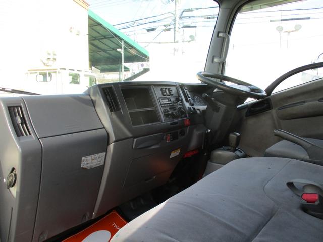 エルフトラック １．９５トン　Ｗキャブ　ロング　全低床　５ＡＴ　乗車定員６人　荷寸３２３／１７９／３８　アオリチェーン　アオリ上アルミカバー　床縞板鉄板　枕木　リアパワーウィンドウ　アイドリングストップ　２トンベース　２トン平　２トンロング　２トン　ダブルキャブ　平　平車（46枚目）