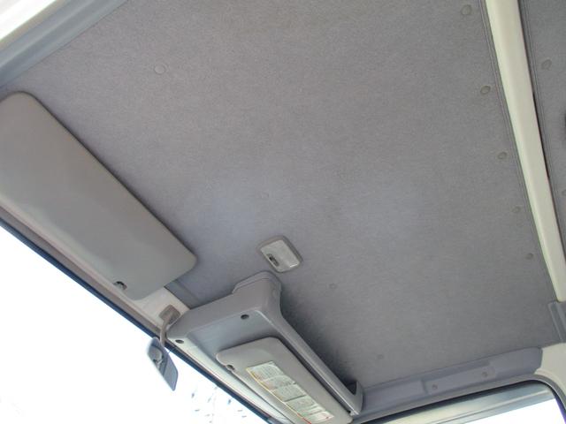 エルフトラック １．９５トン　Ｗキャブ　ロング　全低床　５ＡＴ　乗車定員６人　荷寸３２３／１７９／３８　アオリチェーン　アオリ上アルミカバー　床縞板鉄板　枕木　リアパワーウィンドウ　アイドリングストップ　２トンベース　２トン平　２トンロング　２トン　ダブルキャブ　平　平車（48枚目）