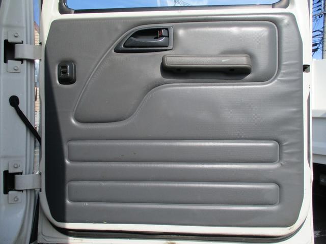 エルフトラック １．９５トン　Ｗキャブ　ロング　全低床　５ＡＴ　乗車定員６人　荷寸３２３／１７９／３８　アオリチェーン　アオリ上アルミカバー　床縞板鉄板　枕木　リアパワーウィンドウ　アイドリングストップ　２トンベース　２トン平　２トンロング　２トン　ダブルキャブ　平　平車（50枚目）