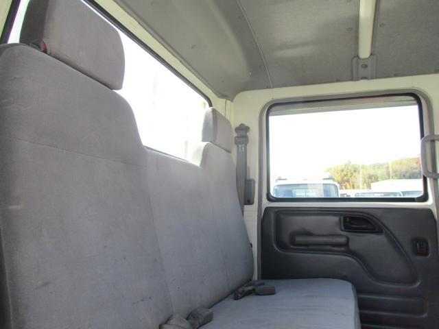 エルフトラック １．９５トン　Ｗキャブ　ロング　全低床　５ＡＴ　乗車定員６人　荷寸３２３／１７９／３８　アオリチェーン　アオリ上アルミカバー　床縞板鉄板　枕木　リアパワーウィンドウ　アイドリングストップ　２トンベース　２トン平　２トンロング　２トン　ダブルキャブ　平　平車（51枚目）