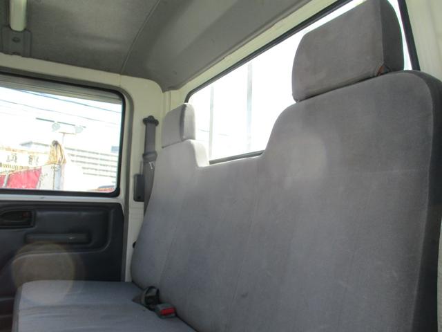 エルフトラック １．９５トン　Ｗキャブ　ロング　全低床　５ＡＴ　乗車定員６人　荷寸３２３／１７９／３８　アオリチェーン　アオリ上アルミカバー　床縞板鉄板　枕木　リアパワーウィンドウ　アイドリングストップ　２トンベース　２トン平　２トンロング　２トン　ダブルキャブ　平　平車（53枚目）