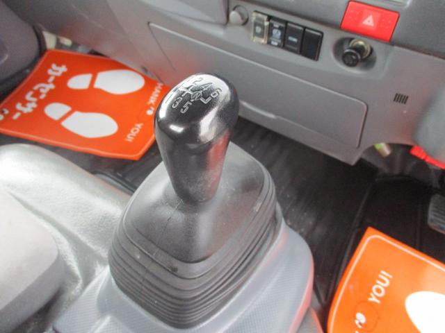 エルフトラック ３．５トン　ワイドロング　全低床　ＭＴ　極東　パワーゲート　昇降６００ｋｇ　荷寸４３１／１９９／３６　極東Ｖ６０２Ｂ－１ＭＫＴ２　床板アピトン　坂道発進補助装置　左電格ミラー　増トン　ＡＳＲ　３トン　４トン　垂直パワーゲート　架装　平　ワイド　ロング（38枚目）