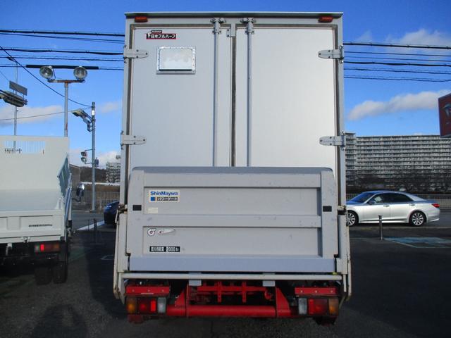 エルフトラック 2トン アルミバン アーム式パワーゲート 全低床 6MT 昇降600kg リモコン 荷寸310/176/20 サイドドア ラッシングレール2段 坂道発進補助装置 アイドリングストップ オーバーヘッドコンソール 2トン車 2トンベース 2トントラック バン(19枚目)