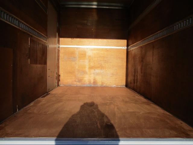 エルフトラック 2トン アルミバン アーム式パワーゲート 全低床 6MT 昇降600kg リモコン 荷寸310/176/20 サイドドア ラッシングレール2段 坂道発進補助装置 アイドリングストップ オーバーヘッドコンソール 2トン車 2トンベース 2トントラック バン(27枚目)