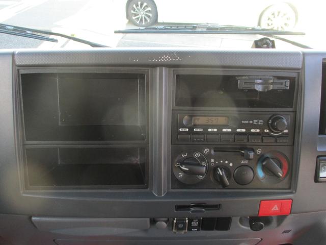 エルフトラック 2トン アルミバン アーム式パワーゲート 全低床 6MT 昇降600kg リモコン 荷寸310/176/20 サイドドア ラッシングレール2段 坂道発進補助装置 アイドリングストップ オーバーヘッドコンソール 2トン車 2トンベース 2トントラック バン(48枚目)