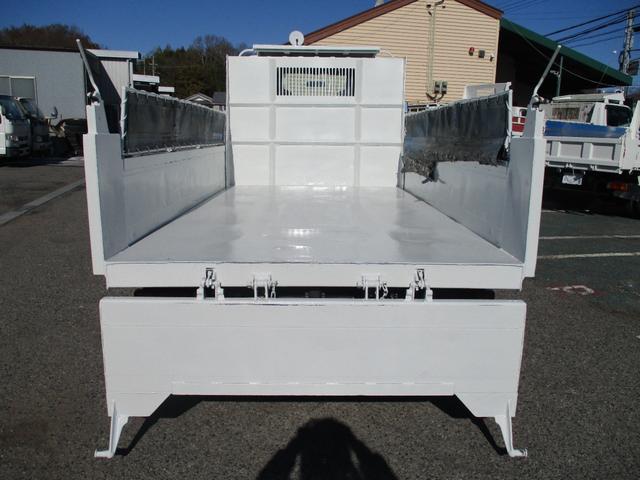 エルフトラック 3トン ダンプ 新明和製 全低床 6速MT コボレーン ピン加工2箇所 ETC レベライザ ロープフック 坂道発進補助装置 荷台塗装 床板鉄板 スペアタイヤ 3トンダンプ 3トン車 2トンベース ダンプ 新明和ダンプ ミッション マニュアル MT(22枚目)