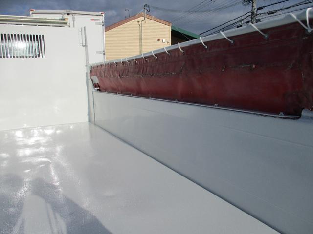 キャンター ３トン　強化ダンプ　高床　５速ＭＴ　コボレーン　ピン加工　荷寸３０４－１５９－３７　４ナンバー　ＥＴＣ　１５０馬力　新明和　左電格ミラー　衝突被害軽減ブレーキ　ルーフキャリア　ＡＢＳ　ピン　車線逸脱警報装置　横滑り抑制機能　小型　４ナンバー　２トン車（18枚目）