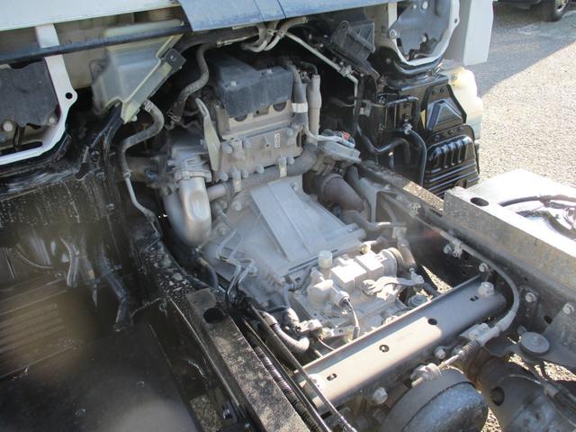 キャンター ３トン　強化ダンプ　高床　５速ＭＴ　コボレーン　ピン加工　荷寸３０４－１５９－３７　４ナンバー　ＥＴＣ　１５０馬力　新明和　左電格ミラー　衝突被害軽減ブレーキ　ルーフキャリア　ＡＢＳ　ピン　車線逸脱警報装置　横滑り抑制機能　小型　４ナンバー　２トン車（24枚目）