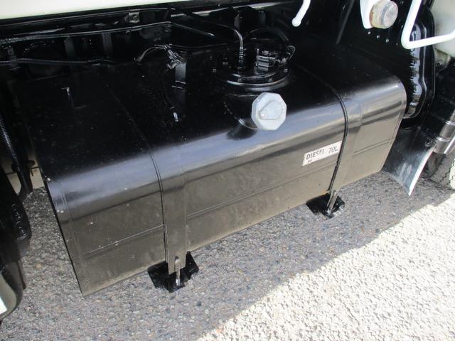 キャンター ３トン　強化ダンプ　高床　５速ＭＴ　コボレーン　ピン加工　荷寸３０４－１５９－３７　４ナンバー　ＥＴＣ　１５０馬力　新明和　左電格ミラー　衝突被害軽減ブレーキ　ルーフキャリア　ＡＢＳ　ピン　車線逸脱警報装置　横滑り抑制機能　小型　４ナンバー　２トン車（28枚目）