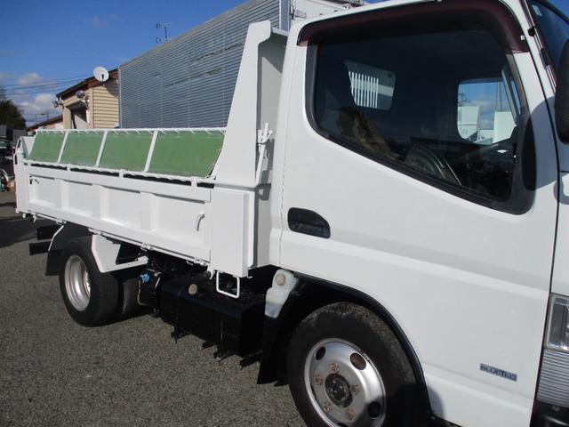キャンター ３トン　強化ダンプ　全低床　５速ＭＴ　コボレーン　あゆみ掛け　荷寸３０４－１５９－３７　４ナンバー　１５０馬力　極東製　左電格ミラー　枕木　ＡＢＳ　車線逸脱警報装置　２トン車　オーバーヘッドコンソール　地上高８６ｃｍ　コボレーンシート　盗難防止システム　小型（11枚目）